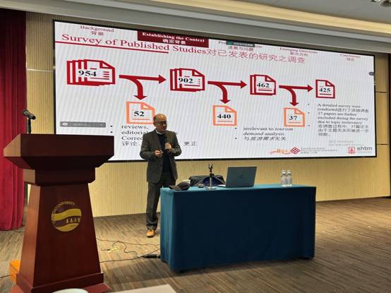 门上贴着海报和广告 中度可信度描述已自动生成