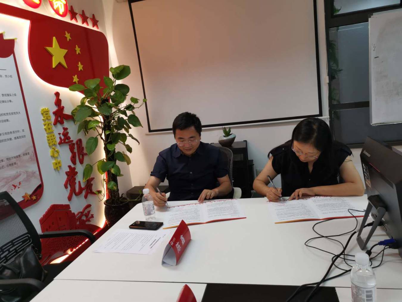 //mmbiz.qpic.cn/mmbiz_png/5ZbIvwGiclvZI3uz8O0VDk0VicVdeV8owoAooHb1jm8coJ8ySibyL4mg2JlHQNUakIU2S6ib5OhePxF9tQiay1o0qMw/640?wx_fmt=png&tp=webp&wxfrom=5&wx_lazy=1&wx_co=1